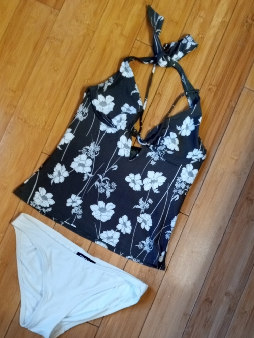 DKNY 2-Piece Bikini Set w/Floral Brown and Cream w/Cream Bottoms. Size Small